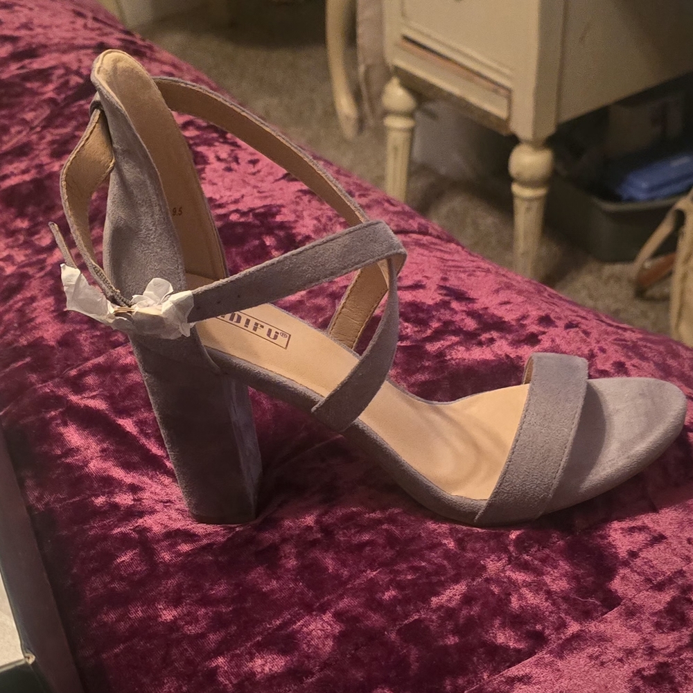 IDIFU Elegant Gray Strappy Heels